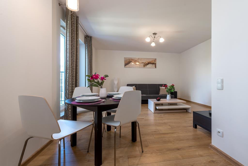 P&O Apartments Wola Tarasy Варшава Екстериор снимка